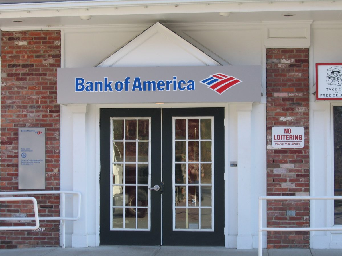 BANK OF AMERICA SUBIÓ EL SALARIO MÍNIMO A $24 Y SE COMPROMETE A LLEGAR A $25 EL PRÓXIMO AÑO