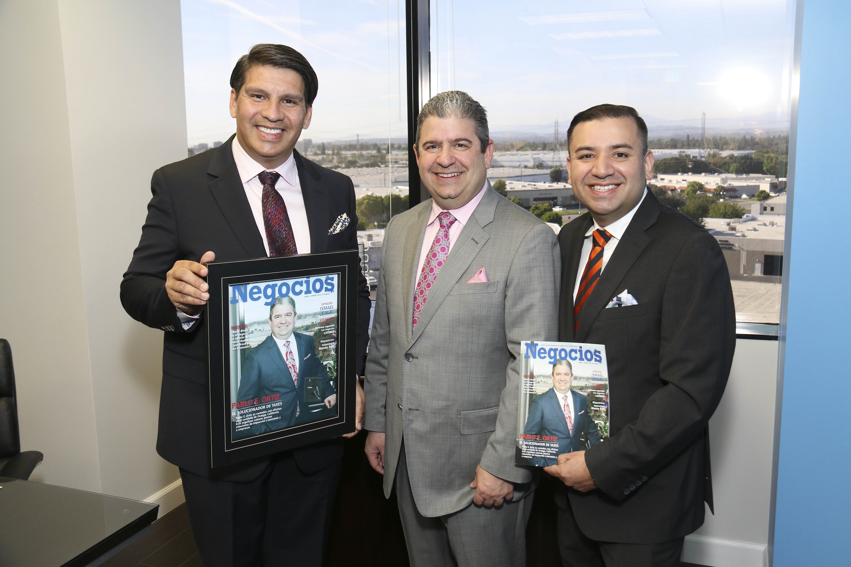 PRESENTACIÓN DE LA PORTADA DE NEGOCIOS MAGAZINE EN LOS ÁNGELES