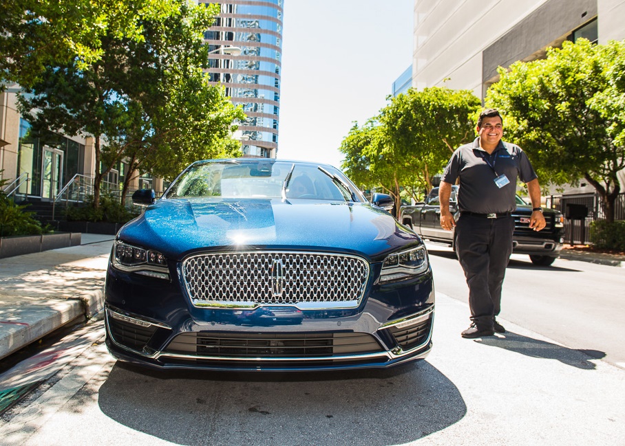 UN SELECTO GRUPO DE MEDIOS HISPANOS RECIBIÓ AL NUEVO LINCOLN MKZ DE 2017 EN MIAMI BEACH