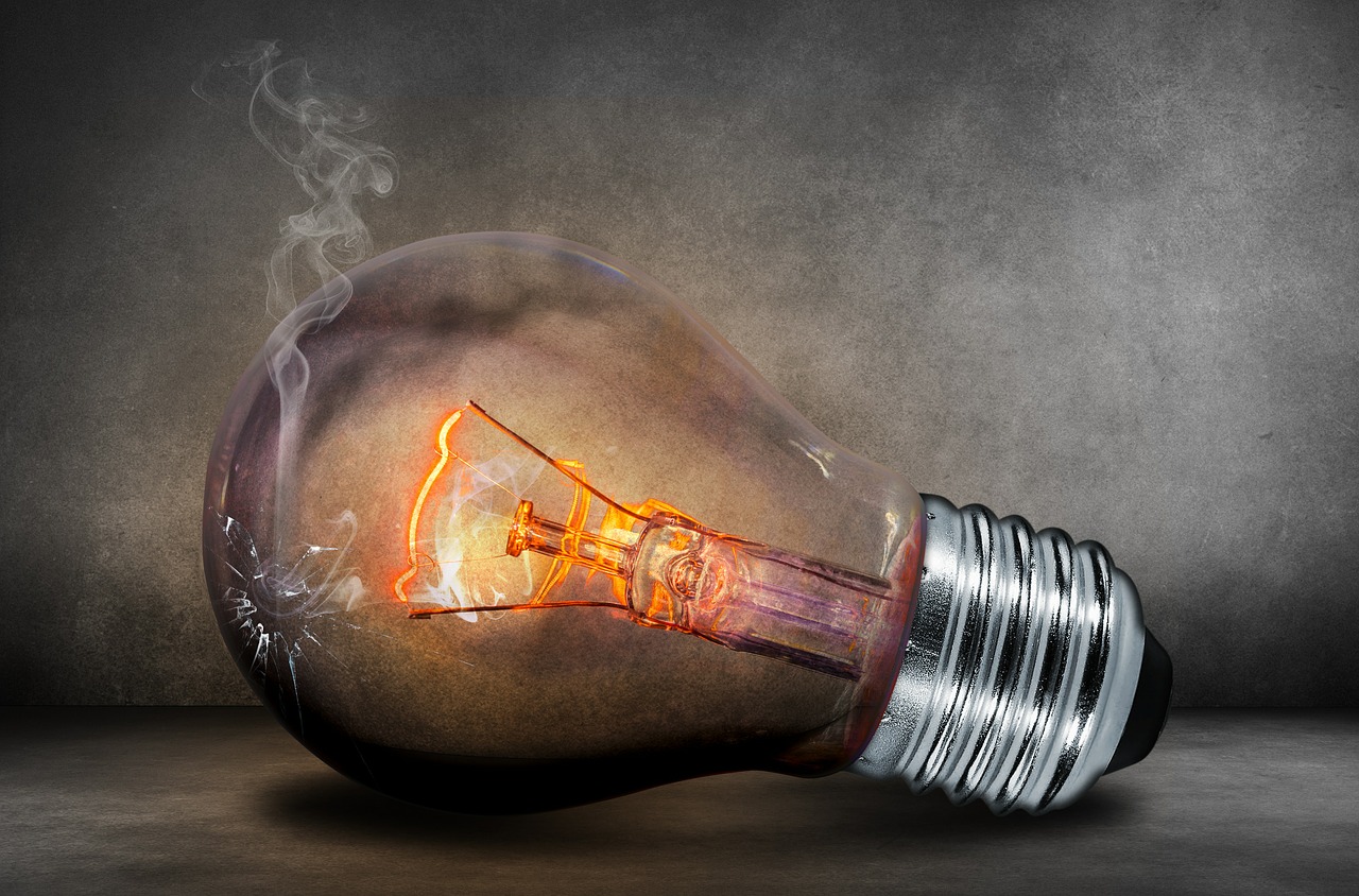 GENERAL ELECTRIC SE DESPRENDERÁ DE LAS BOMBILLAS PARA FRENAR SU CAÍDA