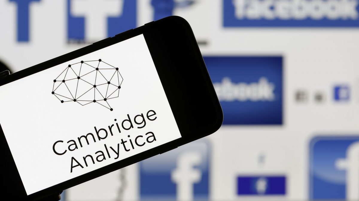CAMBRIDGE ANALYTICA CIERRA TRAS EL ESCÁNDALO CON FACEBOOK