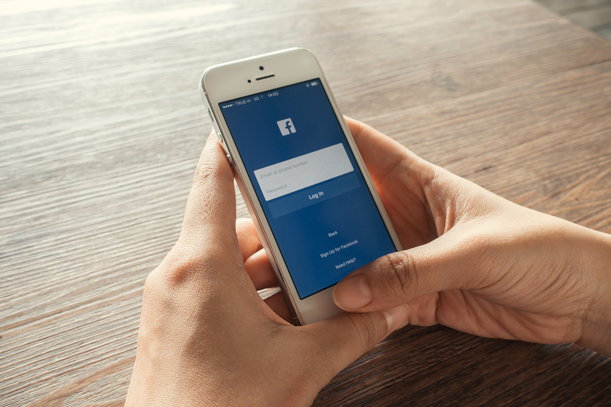 FACEBOOK RECIBE SU PRIMERA MULTA POR PERMITIR EL ACCESO INDEBIDO A DATOS POR PARTE DE CAMBRIDGE ANALYTICA