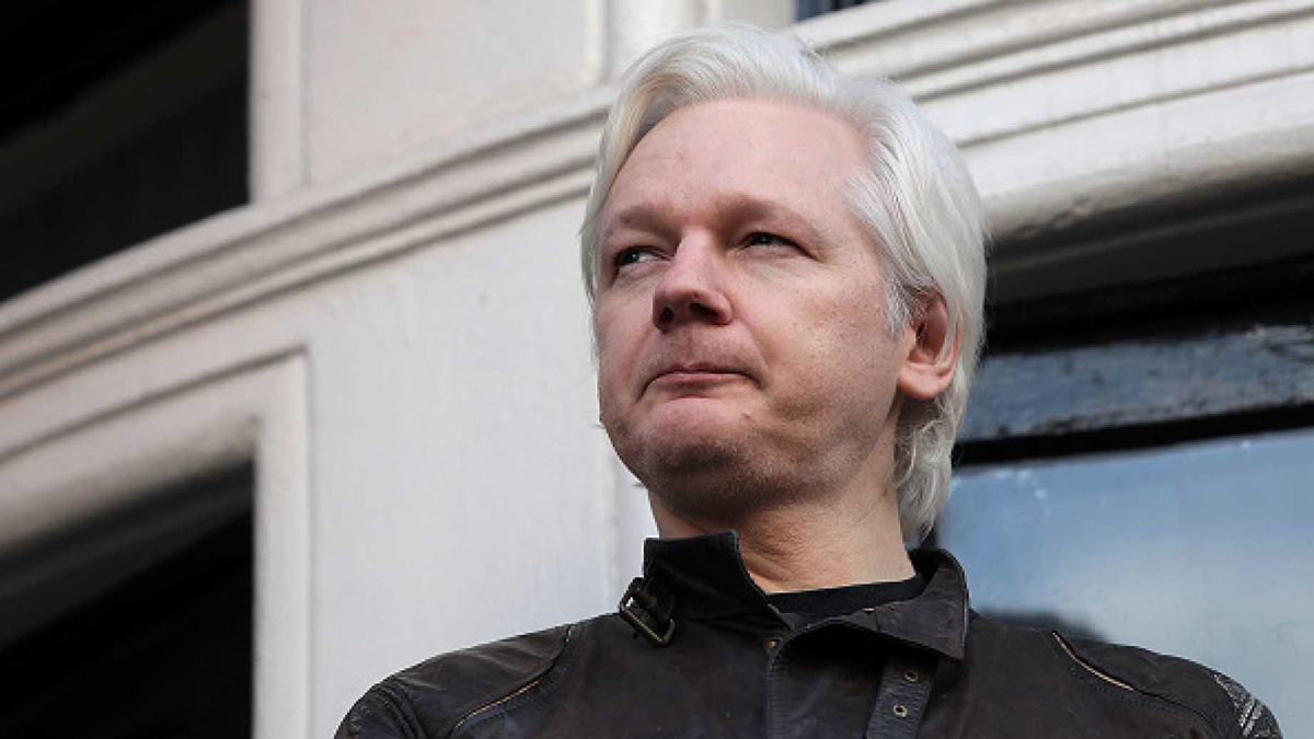 JULIAN ASSANGE DA PRIMERAS DECLARACIONES DESDE LA LIBERTAD: «SOY LIBRE PORQUE ME HE DECLARADO CULPABLE DE HABER HECHO PERIODISMO»