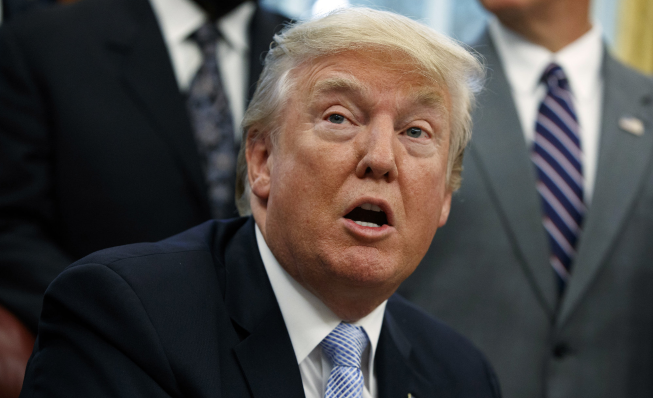 TRUMP PERDONA CON INDULTOS A CHARLES KUSHNER, PAUL MANAFORT Y ROGER STONE