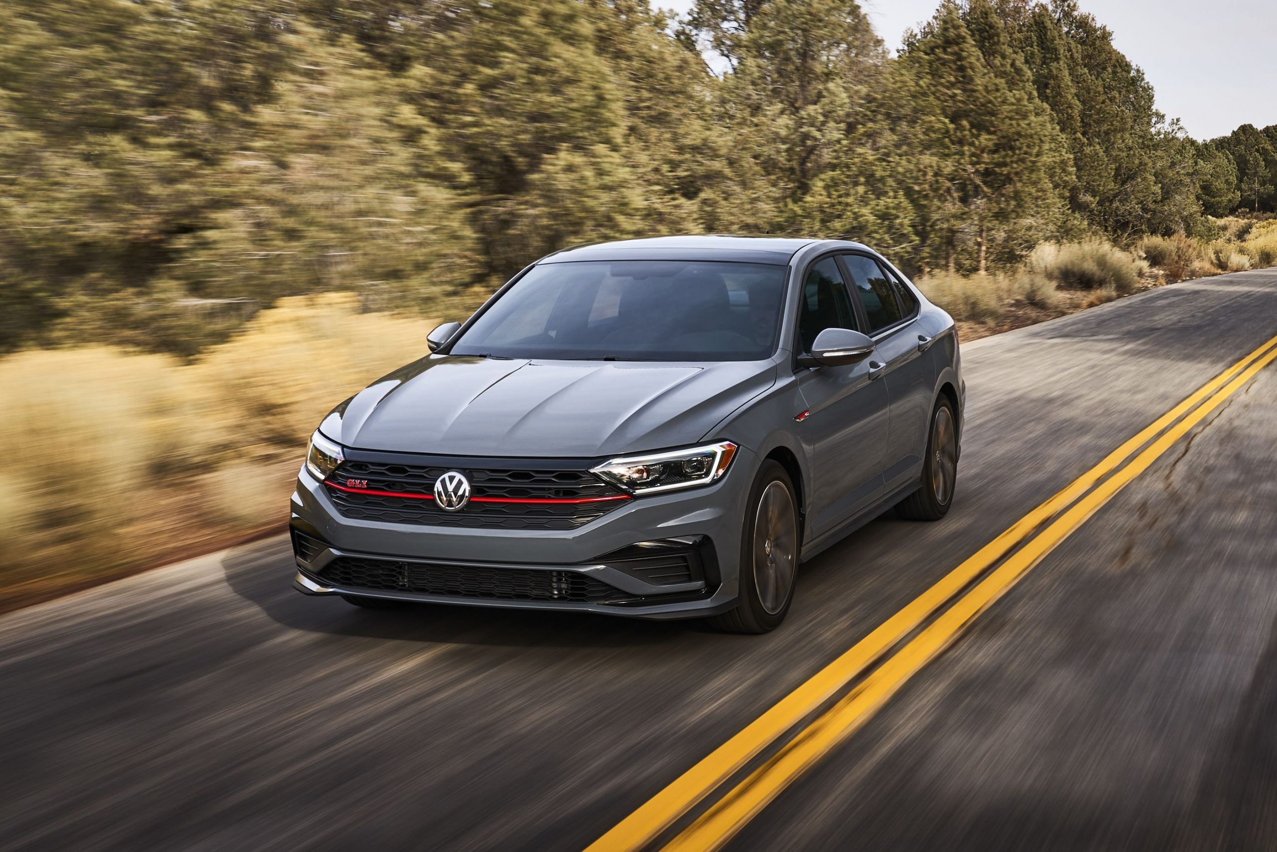 VOLKSWAGEN JETTA GLI: EL SEDÁN DEPORTIVO QUE SE ABRE CAMINO ENTRE SUS COMPETIDORES