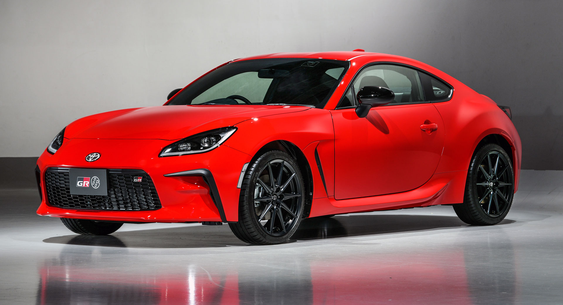 EL NUEVO TOYOTA GR86: EL CUPÉ LIVIANO COMO EL AIRE Y POTENTE COMO UN HURACÁN