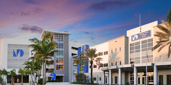 ALIANZA ENTRE EL CONDADO DE MIAMI-DADE Y EL MIAMI DADE COLLEGE DESTINARÁ $3 MILLONES DE DÓLARES EN BECAS PARA RESIDENTES