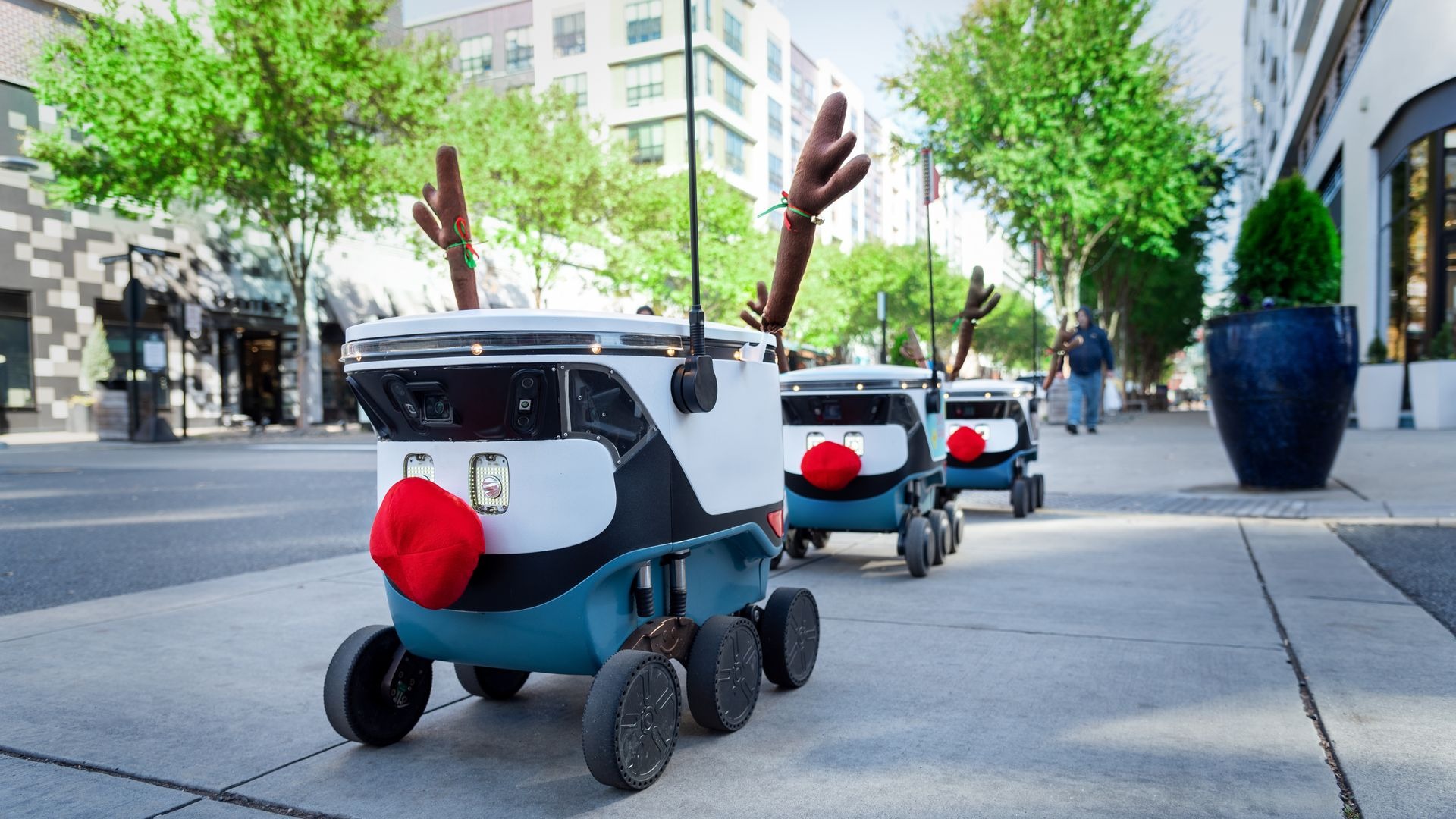 LA EVOLUCIÓN NAVIDEÑA DE UBER: ROBOTS RENOS, AUTOBUSES DECORADOS Y EL NUEVO PROGRAMA DE RECOGIDA EN TIENDA
