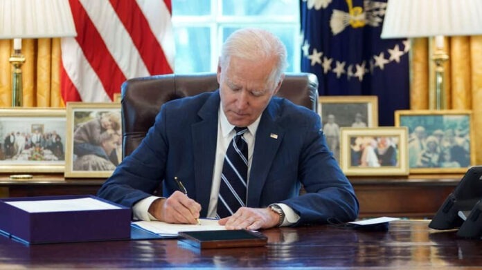 BIDEN CONSIDERA UNA NUEVA ACCIÓN EJECUTIVA PARA RESTRINGIR EL ASILO EN LA FRONTERA, SEGÚN FUENTES DE CNN