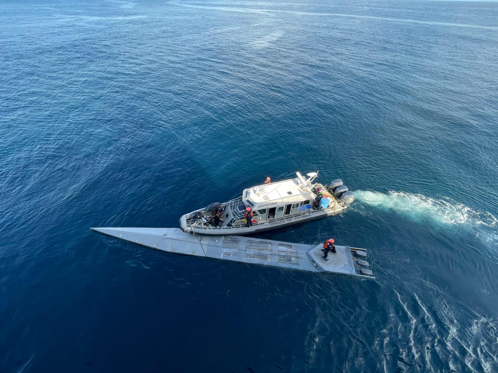 COLOMBIA CAPTURA SU PRIMER NARCOSUBMARINO DEL AÑO QUE TRANSPORTABA CASI 800 KILOS DE COCAÍNA