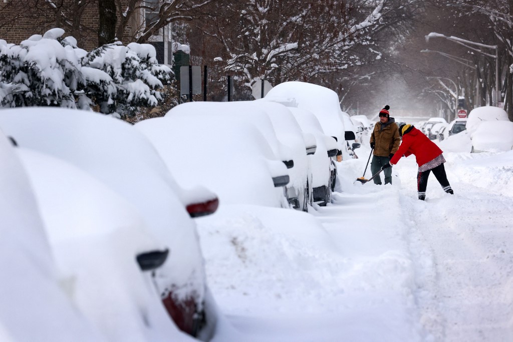 CALIFORNIA SE PREPARA PARA UNA HISTÓRICA NEVADA Y CONDICIONES DE TORMENTA DE NIEVE CON VIENTOS DE 100 MPH
