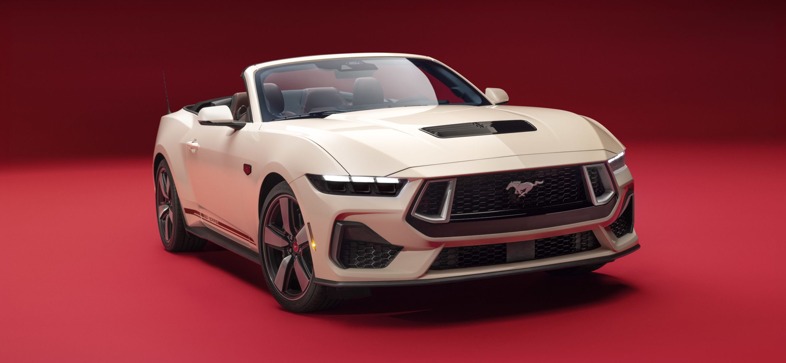 EL PAQUETE DEL 60 ANIVERSARIO DEL FORD MUSTANG ESTÁ INSPIRADO EN SU ICÓNICO MODELO DE 1965