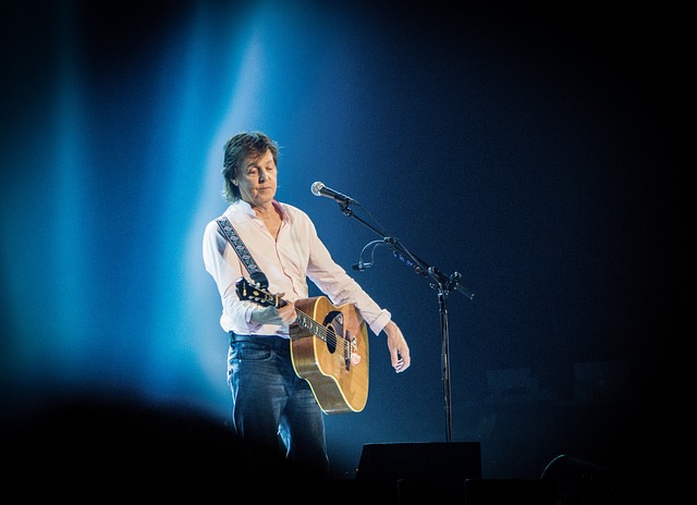PAUL MCCARTNEY SE CONVIRTIÓ EN EL PRIMER MÚSICO BRITÁNICO MILMILLONARIO