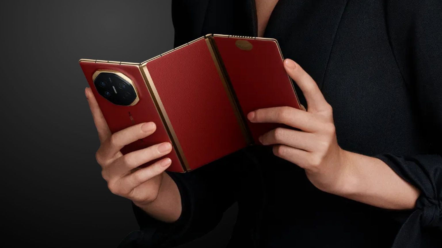 HUAWEI PRESENTA TELÉFONO DE PANTALLA PLEGABLE DE $2,800 CON EL QUE BUSCA COMPETIRLE AL IPHONE 16