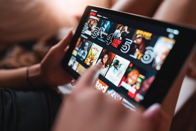 NETFLIX Y ANHEUSER-BUSCH INBEV FIRMARON AMBICIOSO ACUERDO DE MARKETING EN EQUIPO PARA PROMOCIONAR EXITOSAS SERIES Y CERVEZAS