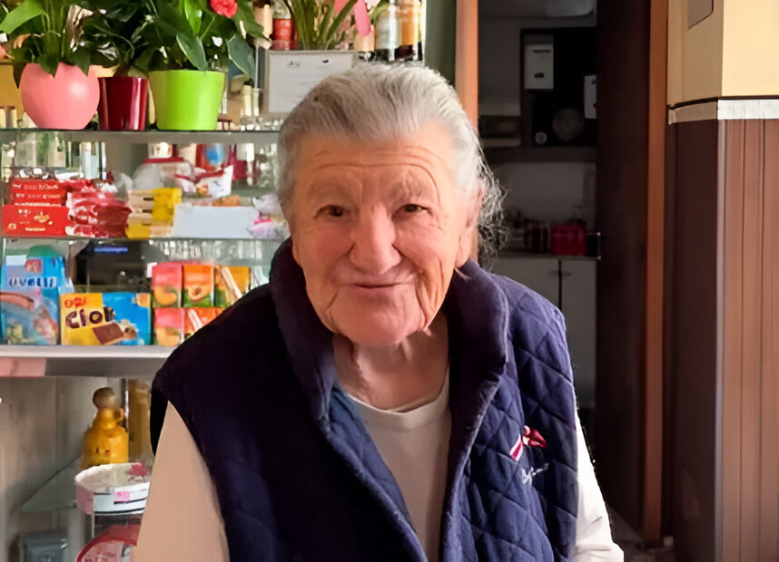 NONNA ANNA TIENE 100 AÑOS Y SIGUE MANEJANDO SU PROPIO NEGOCIO