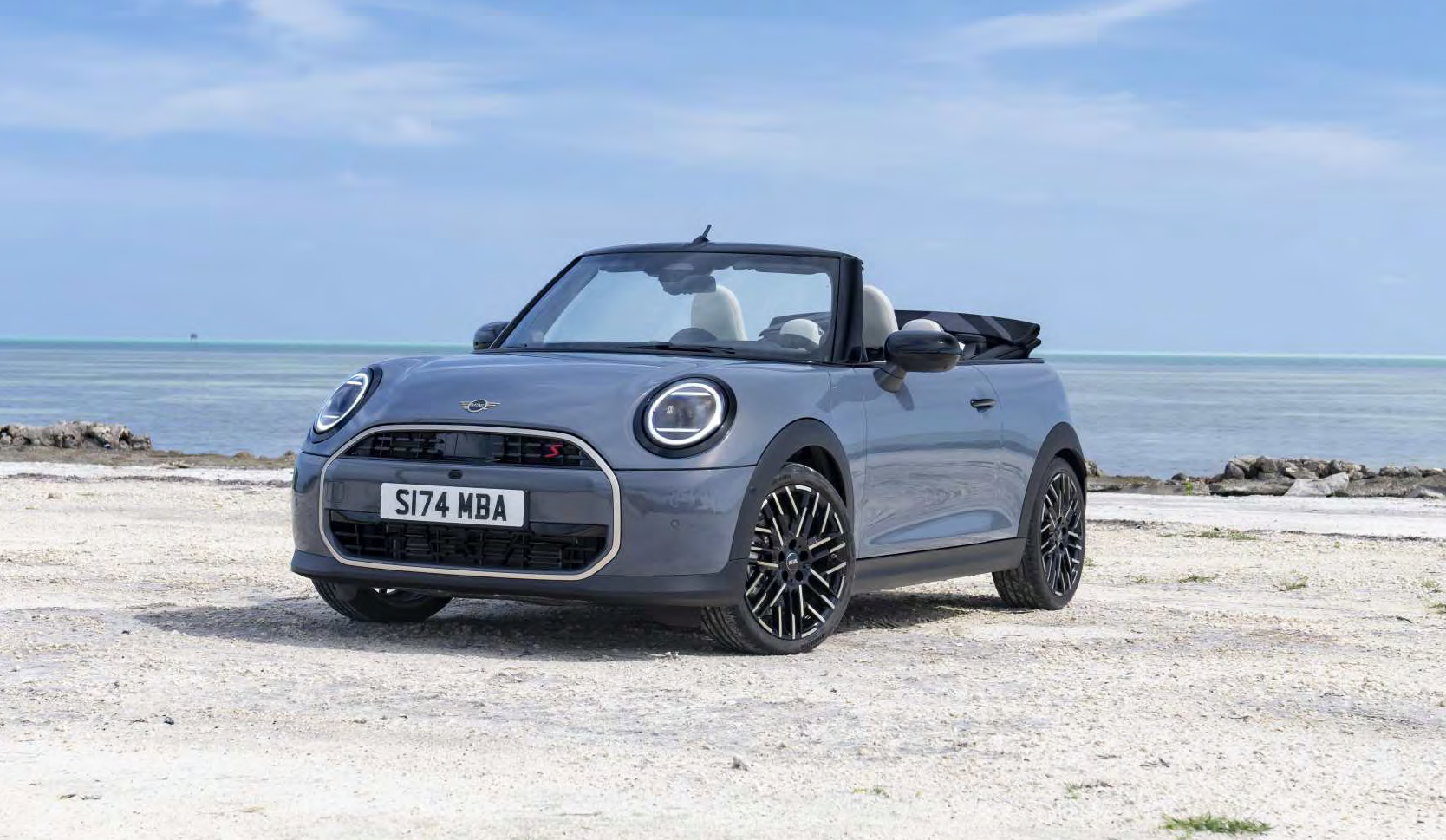 MIAMI A CIELO ABIERTO: EL MINI COOPER CONVERTIBLE REDEFINE LA EXPERIENCIA URBANA