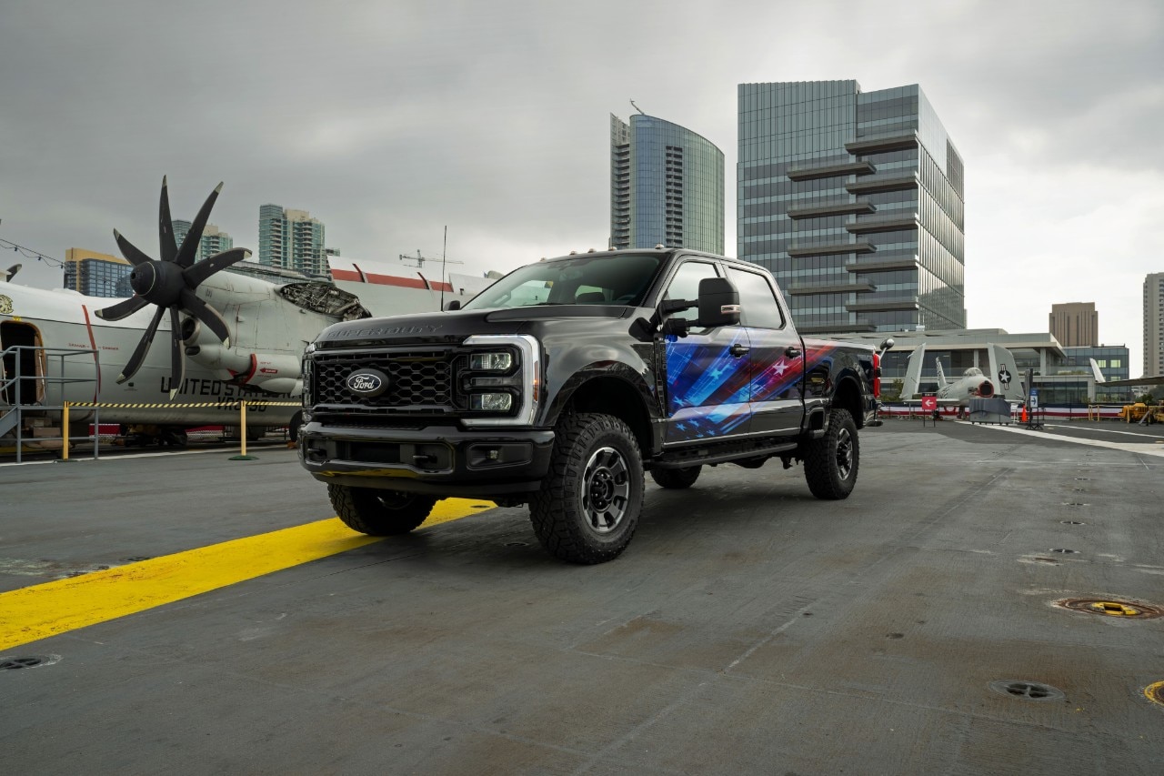 FORD PRESENTA EL NUEVO SUPER DUTY PROUD TO HONOR Y ANUNCIA HISTÓRICA CARRERA DE NASCAR EN HOMENAJE A LAS FUERZAS ARMADAS